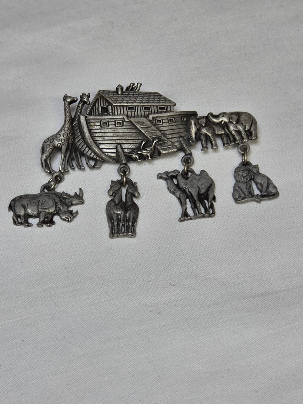 Signed JJ Noah’s Ark Pewter Tone Brooch Pin Dangling Animals Giraffe Elephant